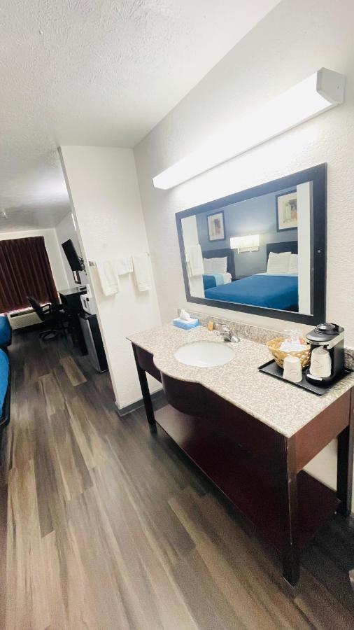 Pinckneyville Inn And Suites Buitenkant foto