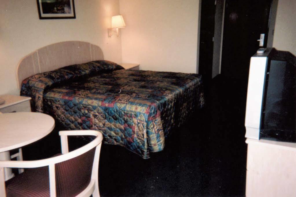 Pinckneyville Inn And Suites Buitenkant foto